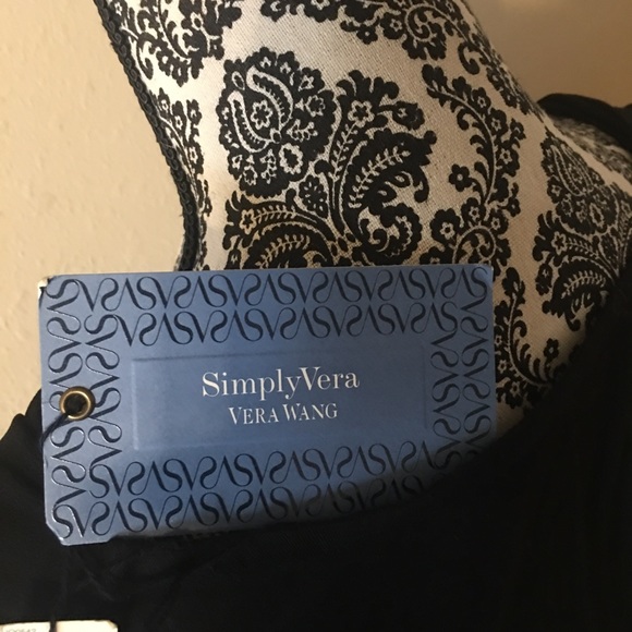 Beautiful Vera Wang Top - Picture 4 of 4